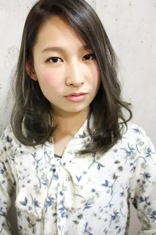 ミディアム カラー パーマ tuuli トゥーリのヘアスタイル