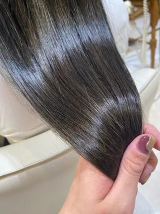 ロング カラー 梛木 唯のヘアスタイル