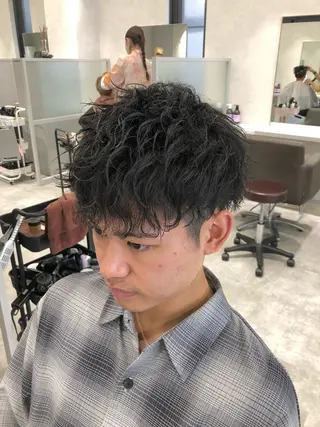 ショート カラー メンズ 関西センターパート メンズモデル募集のヘアスタイル