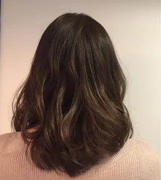 ミディアム カラー パーマ 稲田 結衣夏のヘアスタイル