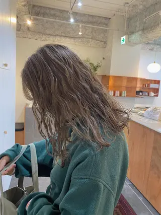 ミディアム カラー 砂原 ひよりのヘアスタイル