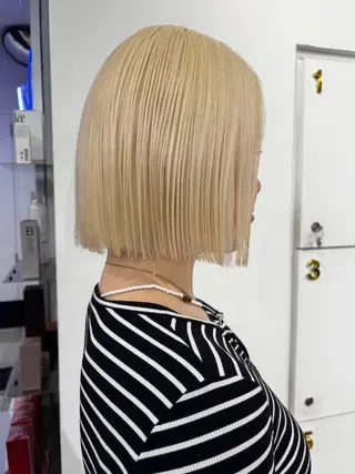 セミロング ブリーチ透明感カラー 🍀mizuki🍀のヘアスタイル