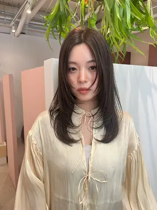 ミディアム カラー 小顔カット/ 透明感カラー/阪本桃のヘアスタイル