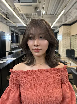 ミディアム カラー 🌟小顔レイヤー× 赤み消し透明感カラーのヘアスタイル