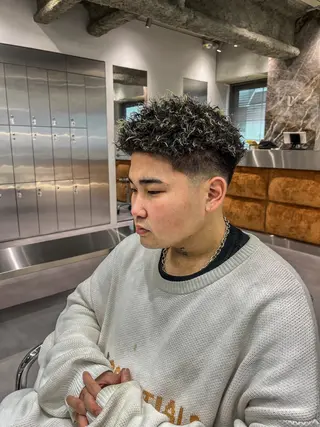 ショート パーマ メンズ ⚡メンズパーマフ ェードカットTomyのヘアスタイル