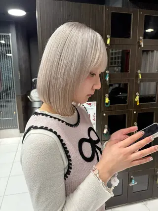 ミディアム カラー ホワイト系はお任せ /ブリーチ/店長岩崎のヘアスタイル