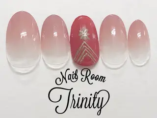 ネイル Trinity ネイリストスタッフのネイルデザイン
