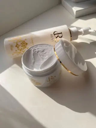 SILOE【ハーブピーリング/REVI/ニキビ/シミ/シワ/毛穴ケア】所属・肌に自信のない人 専門サロンのエステ・リラクイメージ