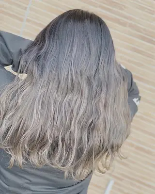 ロング メンズスタイル バレイヤージュ　齋藤のヘアスタイル