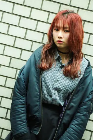 セミロング カラー TAI透明カラー 柔らかい縮毛矯正のヘアスタイル