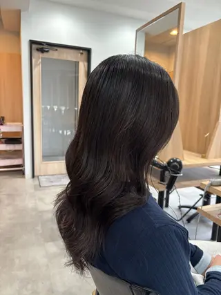 ミディアム カラー 浦川 麗美のヘアスタイル