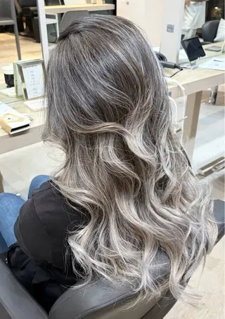 カラー HIRO ✂︎のヘアスタイル