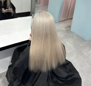 ロング カラー 履歴修正屋さん／ ブロンド／ホワイトのヘアスタイル