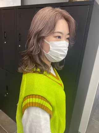 セミロング maco 艶感ハイトーン🦋のヘアスタイル