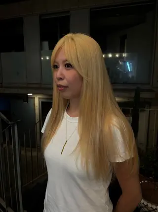 ロング カラー 柿坂 華のヘアスタイル