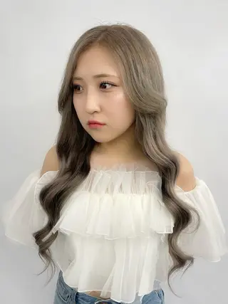 ロング カラー 𝙃𝘼𝙍𝙐🎀 韓国×エクステのヘアスタイル
