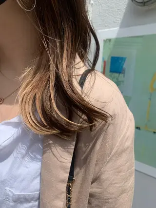セミロング カラー 平 ちひろのヘアスタイル