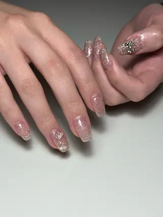 ネイル nail atelier hiton所属・nailist 朱音のネイルデザイン