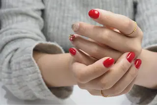 ショート カラー ネイル ネイルアーティスト アリスのネイルデザイン