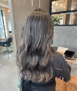 ロング カラー ヘアアレンジ 佐々木  まゆかのヘアスタイル