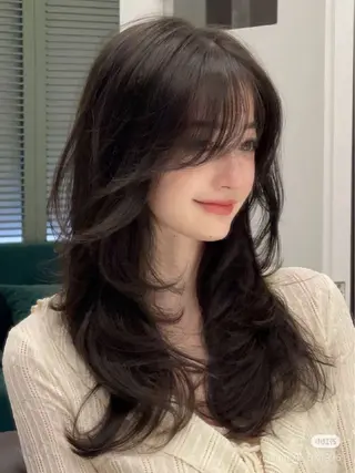 セミロング 韓国レイヤ ー支持No.1renのヘアスタイル