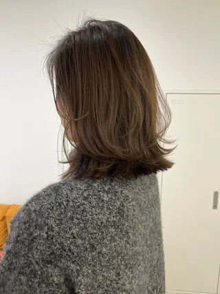 ミディアム 箱崎 凪沙のヘアスタイル