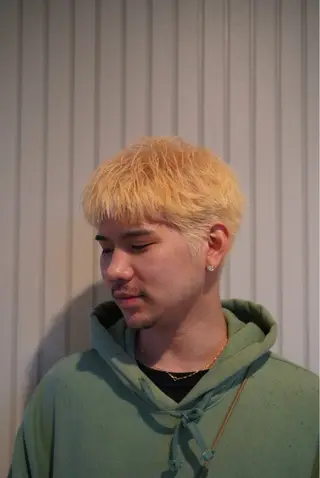 カラー メンズ 関 晃哉のヘアスタイル