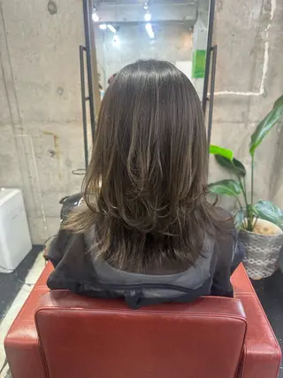 ミディアム カラー 保井 実奈美のヘアスタイル