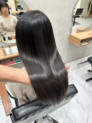 セミロング カラー モリシュンスケ /レイヤー/髪質改善のヘアスタイル