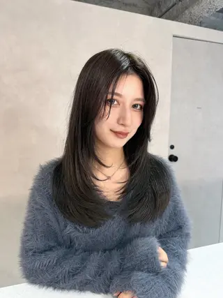 セミロング カラー 新島 涼のヘアスタイル