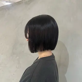 ミディアム 切りっぱなしボブ/ 艶カラー/綾莉のヘアスタイル