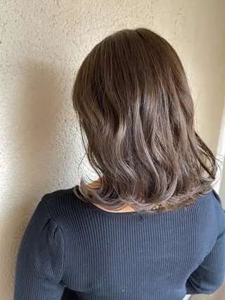 セミロング カラー 磧本 祐里恵のヘアスタイル