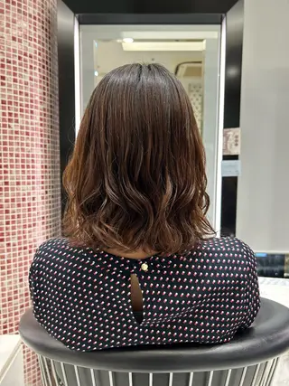ミディアム パーマ 韓国っぽ透け感カラー マンツーマン🫧なおのヘアスタイル