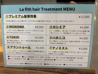 岩崎 美咲のヘアスタイル