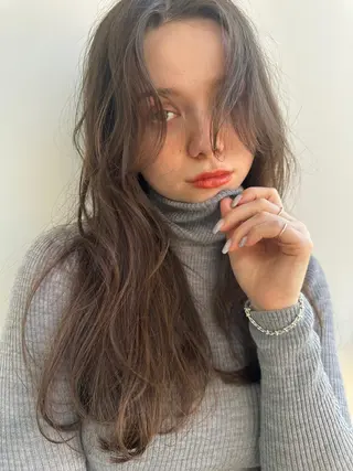 ロング カラー 小野江 祐李のヘアスタイル