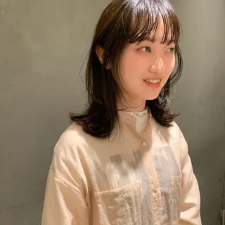 セミロング SAKINO. ベージュカラーのヘアスタイル