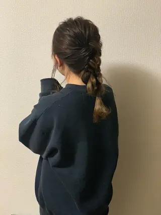 ロング ヘアアレンジ MIOベージュカラー 柔らかいカラーのヘアスタイル