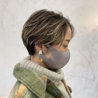 ショート カラー DEAN ISLA 大人レイヤーカットのヘアスタイル