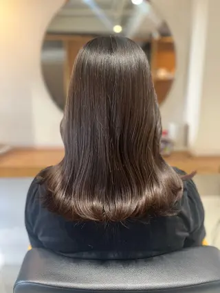 ミディアム 塩川ももこ/ 自然な縮毛矯正のヘアスタイル