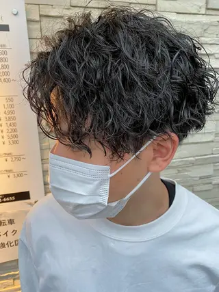 ショート パーマ メンズ 塩谷黎✨イルミナ カラーメンズパーマ✨のヘアスタイル