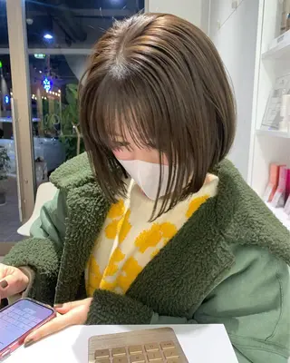 ショート カラー iLi 《イリ》のヘアスタイル