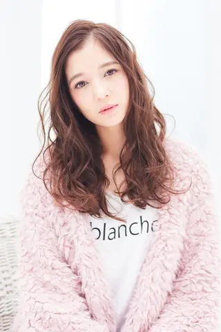 セミロング パーマ 朝比奈 志保のヘアスタイル