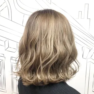 ミディアム カラー TOMOKA 艶髪/透明感カラーのヘアスタイル