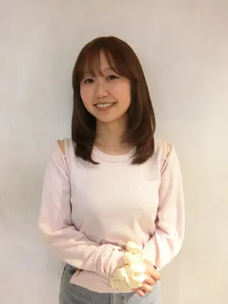 ミディアム iroha/ レイヤーカットモデルのヘアスタイル