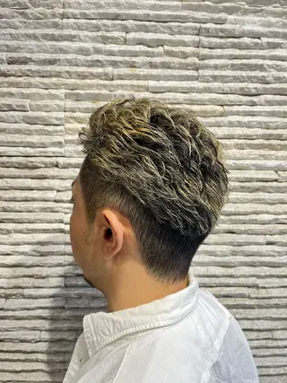 ショート メンズカット デザインカラーのヘアスタイル