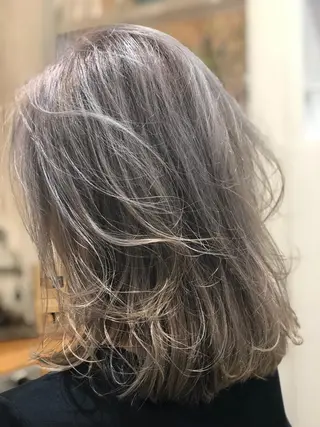 ミディアム カラー 鈴村 大介のヘアスタイル