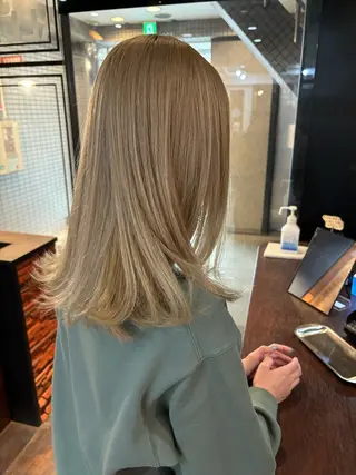カラー 西田 莉緒のヘアスタイル