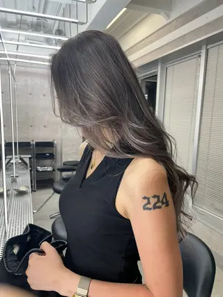 ロング 🫧バレイヤージュ/ ハイトーン/ミズキのヘアスタイル