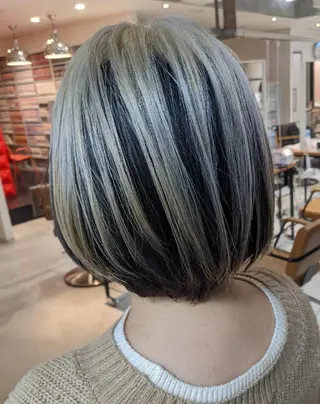 ショート カラー nameless髪質 改善ブリーチ心斎橋のヘアスタイル