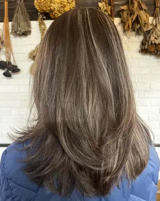 セミロング 大久保寿高✨ なりたい色を叶える✨のヘアスタイル